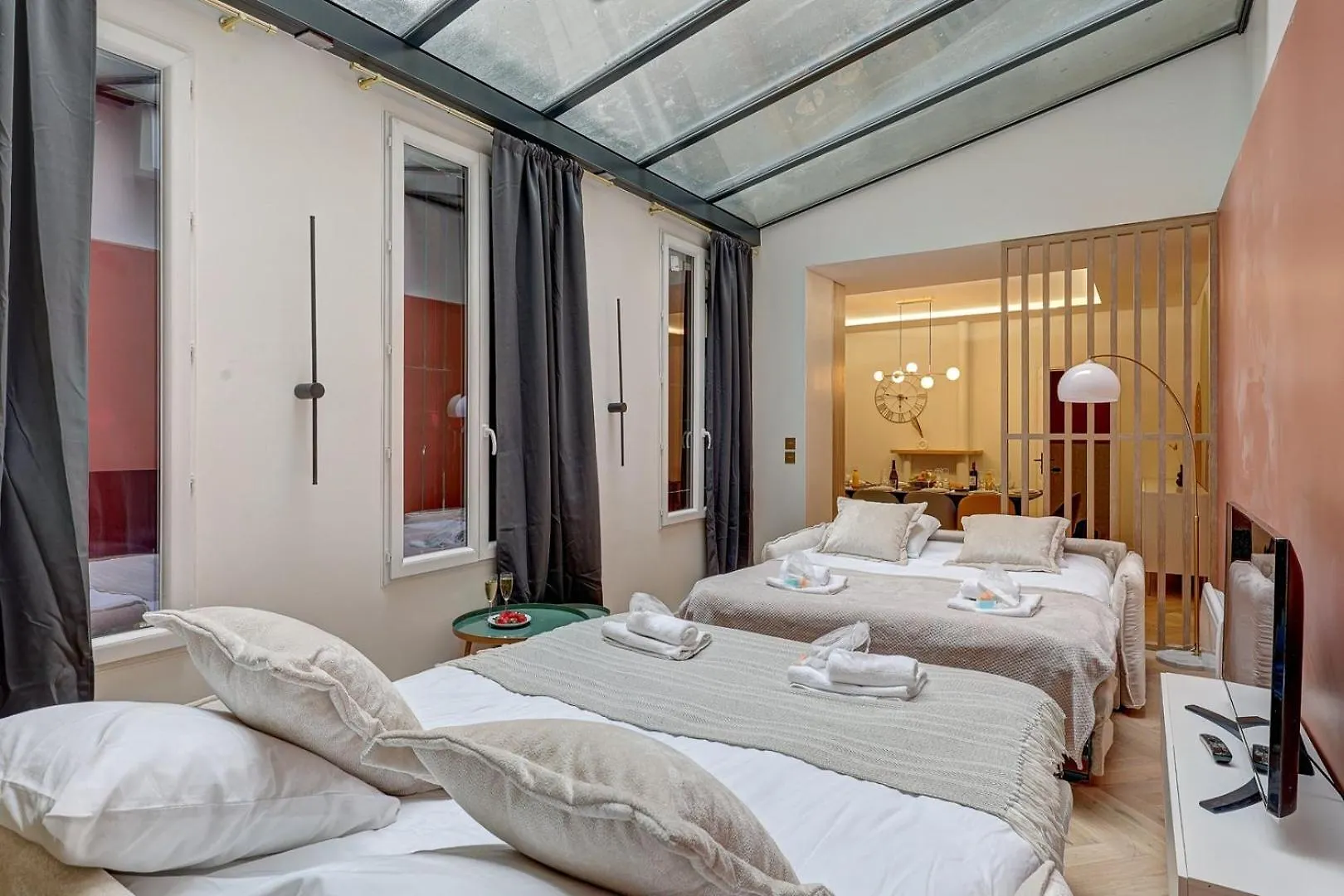 305 Lion - Superb In Apartment *
